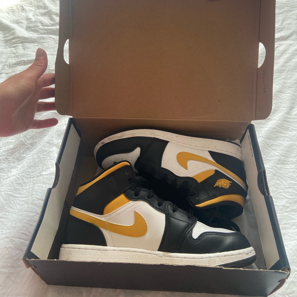 Air Jordans - Picture 2 of 7
